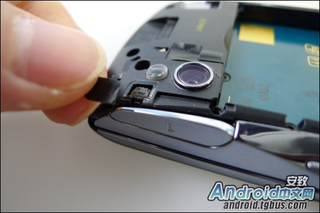 Illustration for article titled The PlayStation Phone, Torn Apart